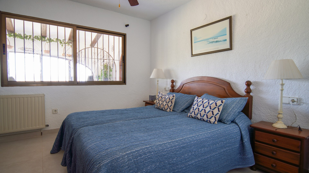 5-Bedroom Detached House in  Javea - Image 9