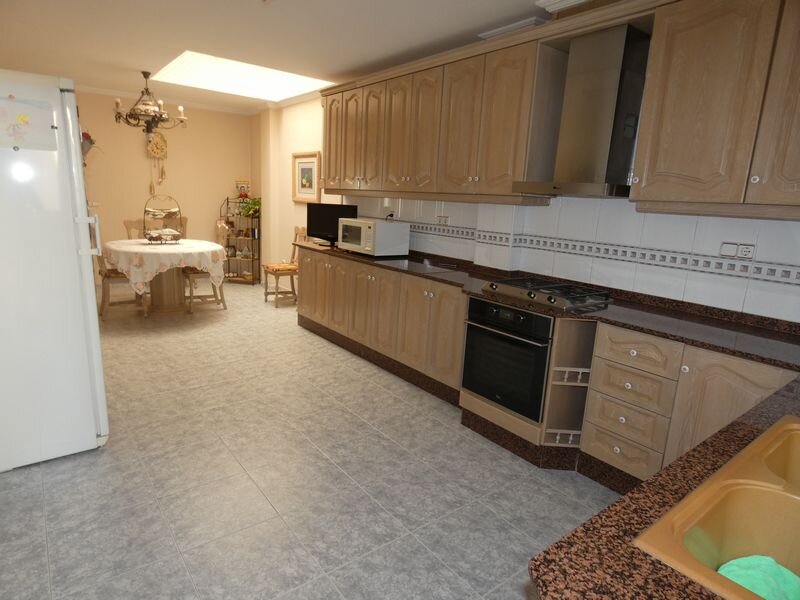 4-Bedroom Villa in Centro Urbano 2, Almoradi - Image 12