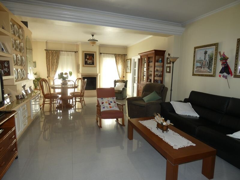 4-Bedroom Villa in Centro Urbano 2, Almoradi - Image 16