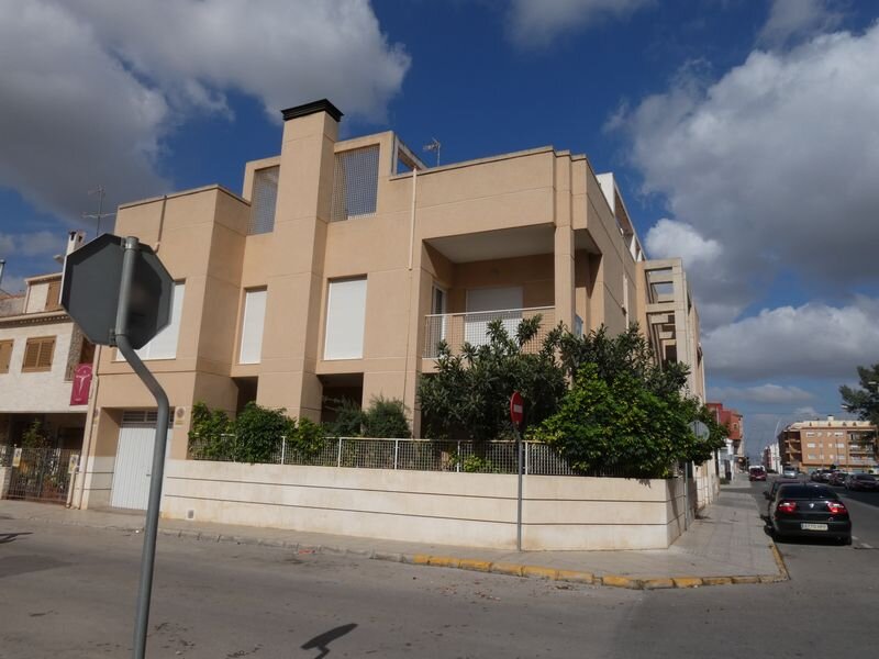 4-Bedroom Villa in Centro Urbano 2, Almoradi - Image 3