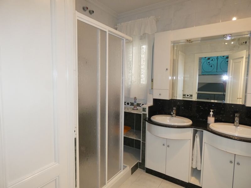 4-Bedroom Villa in Centro Urbano 2, Almoradi - Image 33