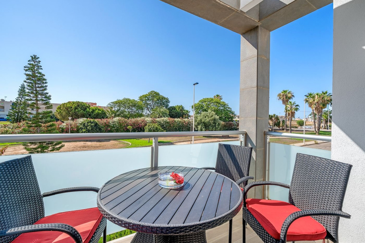 Penthouse met 2 Slaapkamers in Punta Prima, Orihuela Cost... - Image 18