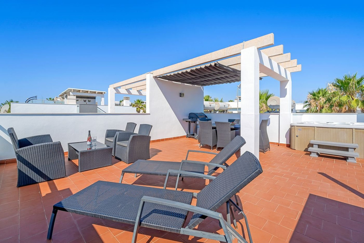 Penthouse met 2 Slaapkamers in Punta Prima, Orihuela Cost... - Image 2