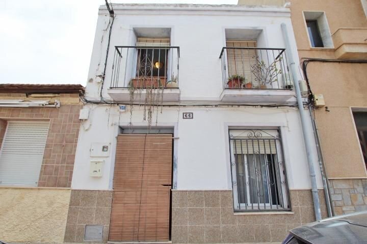 3-Bedroom House in Centro, Guardamar del Segura - Image 1