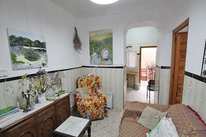3-Bedroom House in Centro, Guardamar del Segura - Image 2