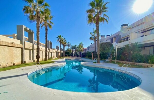 Apartamento de 2 Dormitorios en Torre la Mata, Torrevieja