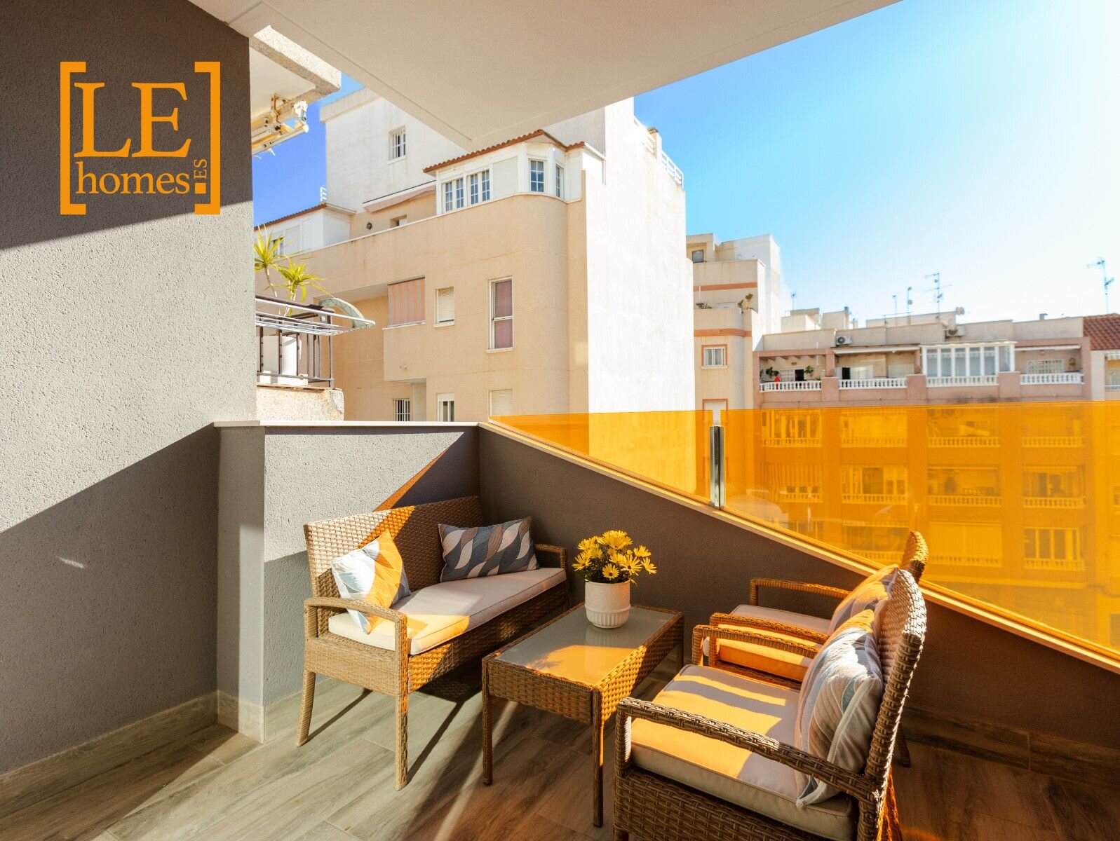 2-Bedroom Apartment in Estacion de Autobuses, Torrevieja - Image 2