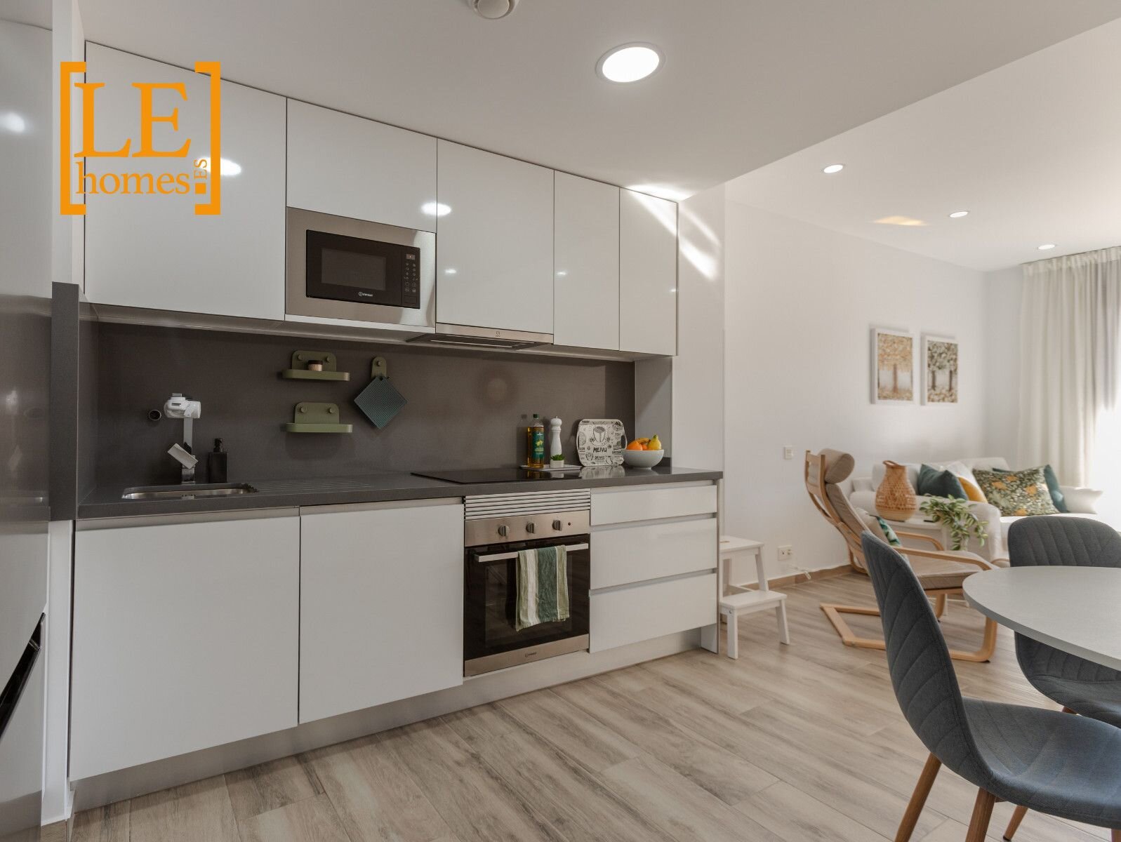 2-Bedroom Apartment in Estacion de Autobuses, Torrevieja - Image 3
