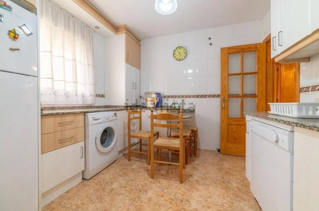 3-Bedroom Apartment in La Puntica, Lo Pagan - Image 18