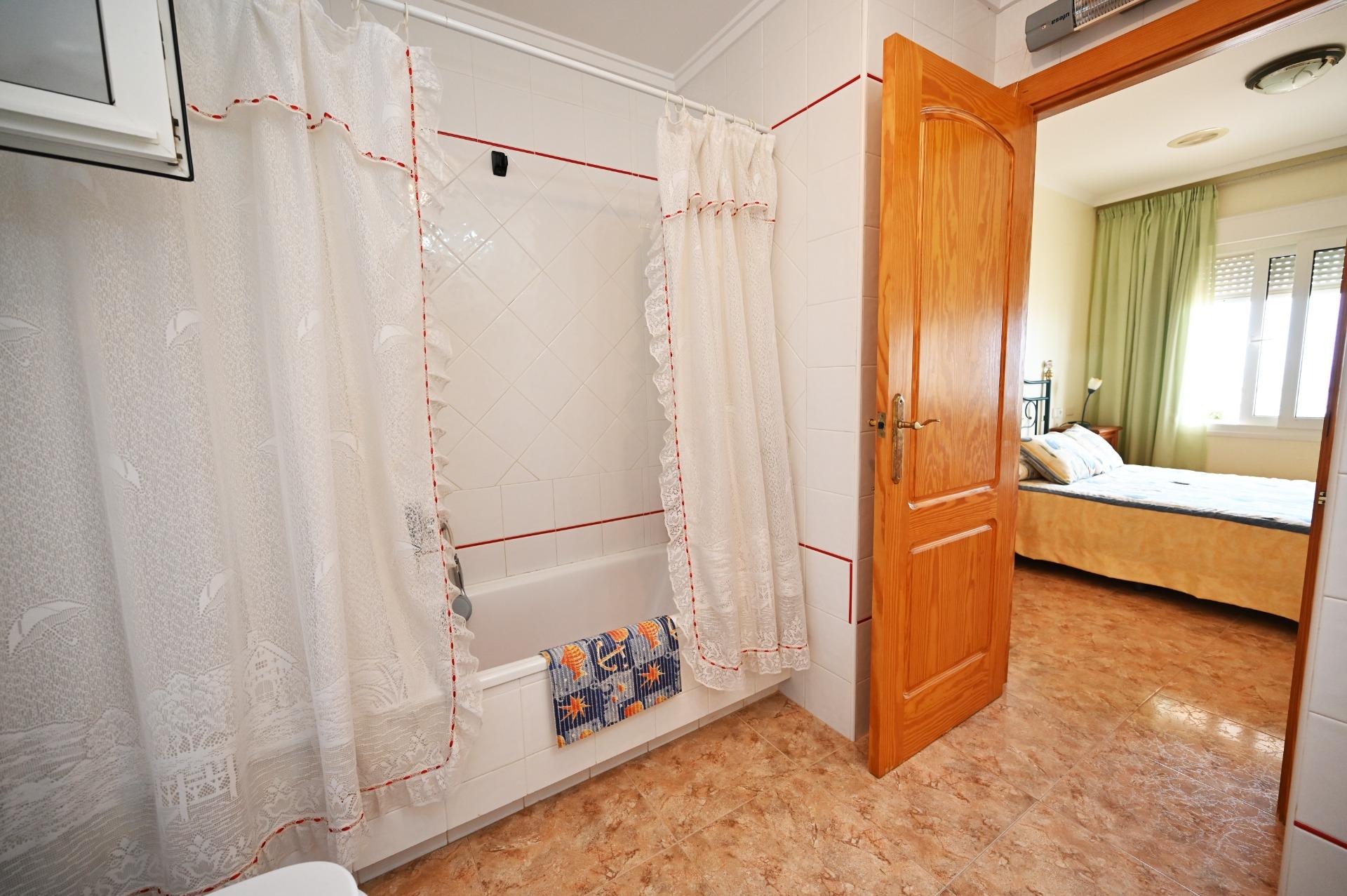 3-Bedroom Apartment in Torrevieja - Image 16