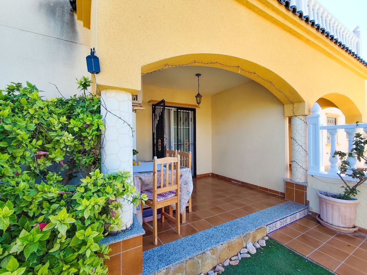 Apartamento de 2 Dormitorios en Lomas de Cabo Roig, Orihuela Costa - Image 2