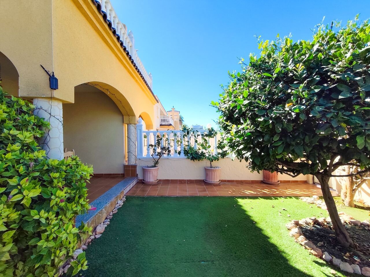 Apartamento de 2 Dormitorios en Lomas de Cabo Roig, Orihuela Costa - Image 3