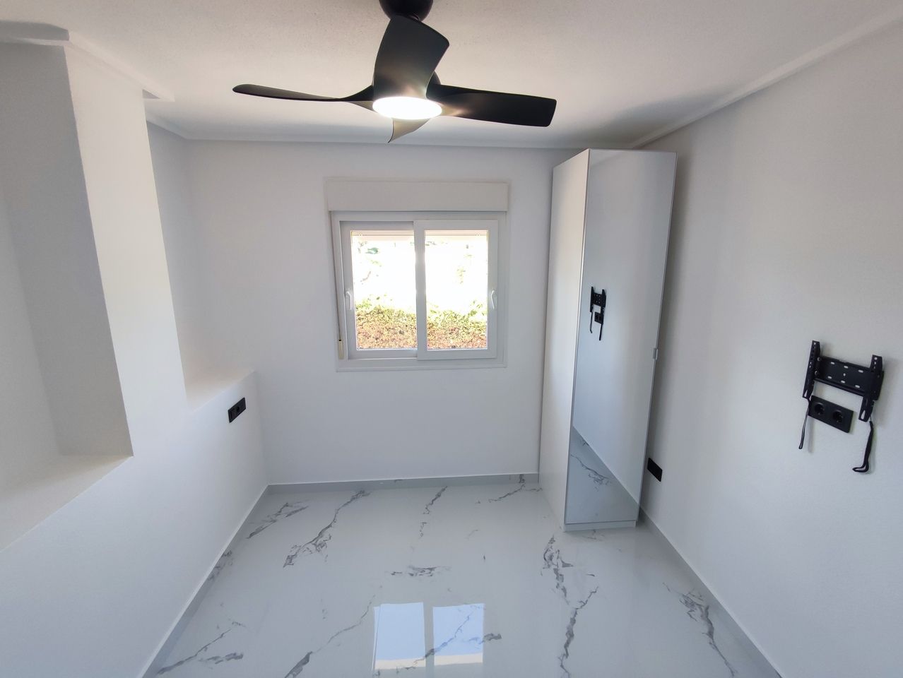 2-Bedroom Apartment in Sucina, Sucina - Image 15