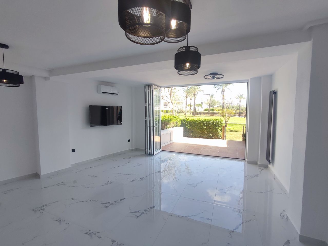 2-Bedroom Apartment in Sucina, Sucina - Image 2