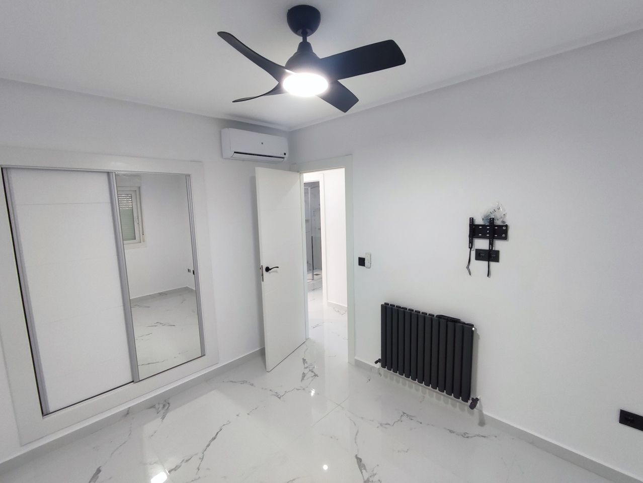 2-Bedroom Apartment in Sucina, Sucina - Image 5