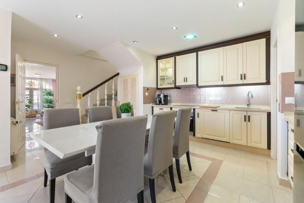 5-Bedroom House in Torrevieja - Image 13