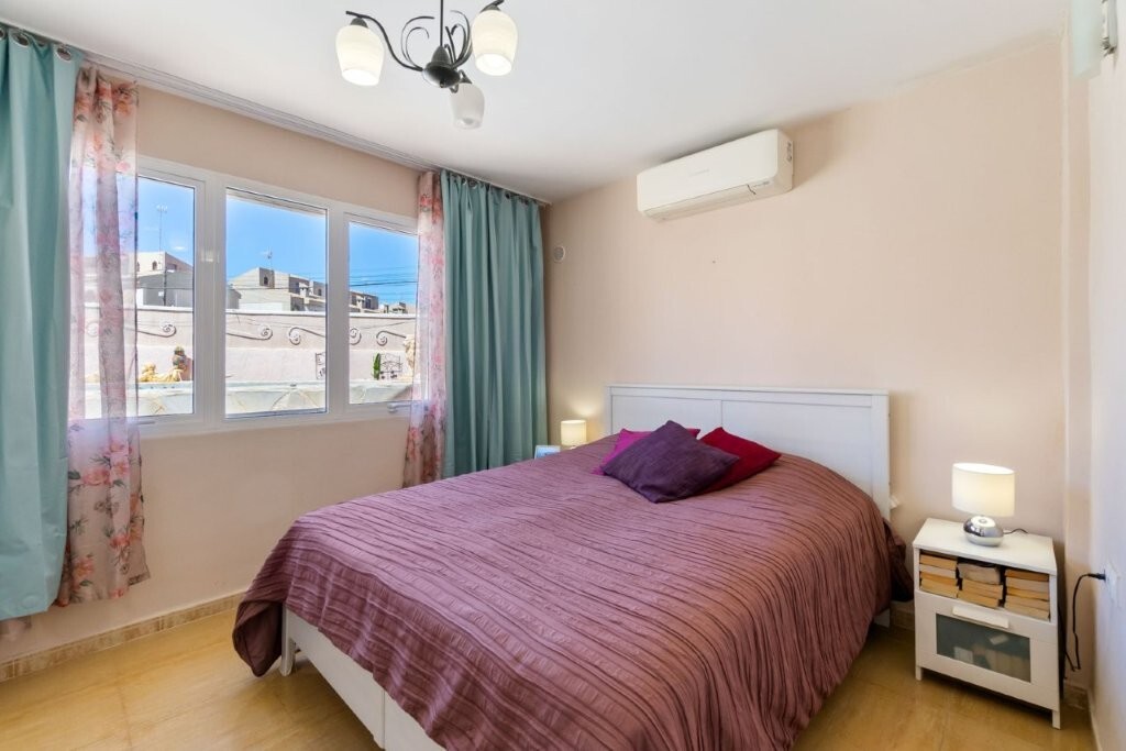 5-Bedroom House in Torrevieja - Image 14