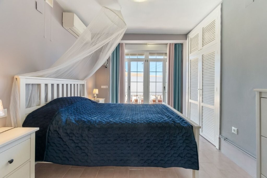 5-Bedroom House in Torrevieja - Image 15