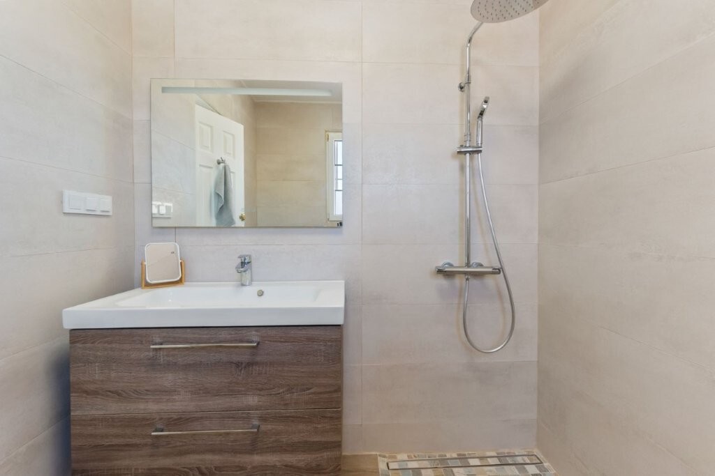 5-Bedroom House in Torrevieja - Image 18