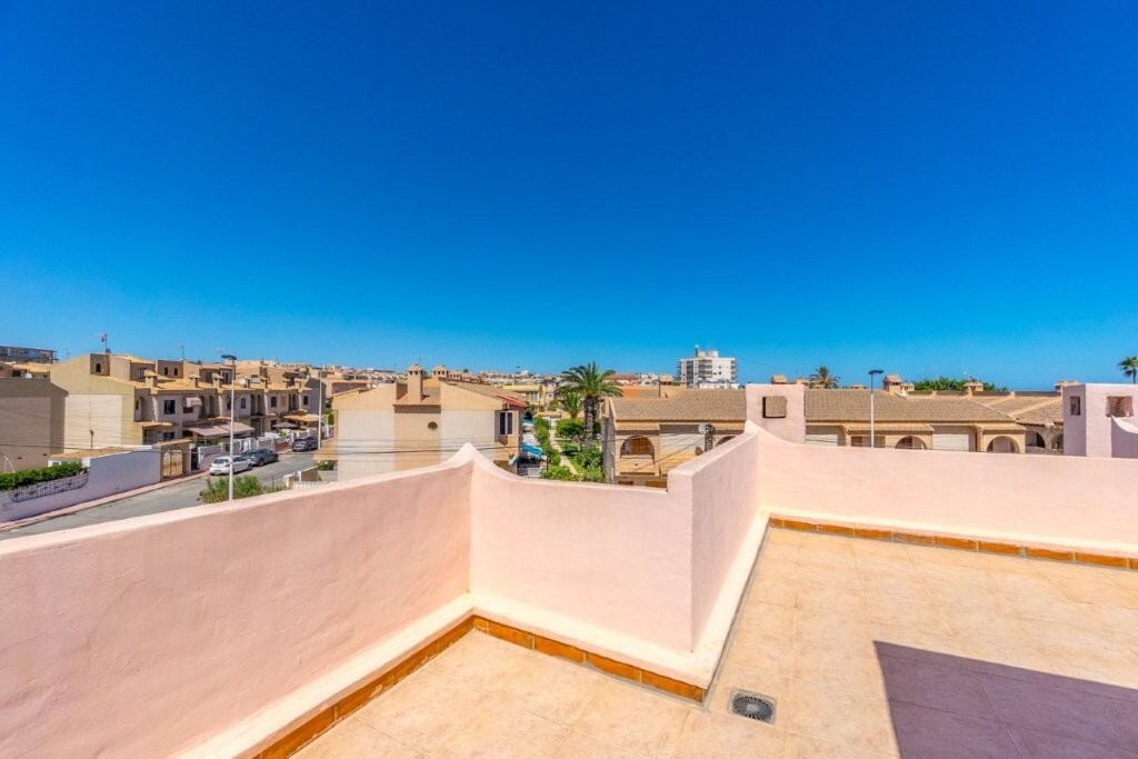5-Bedroom House in Torrevieja - Image 25