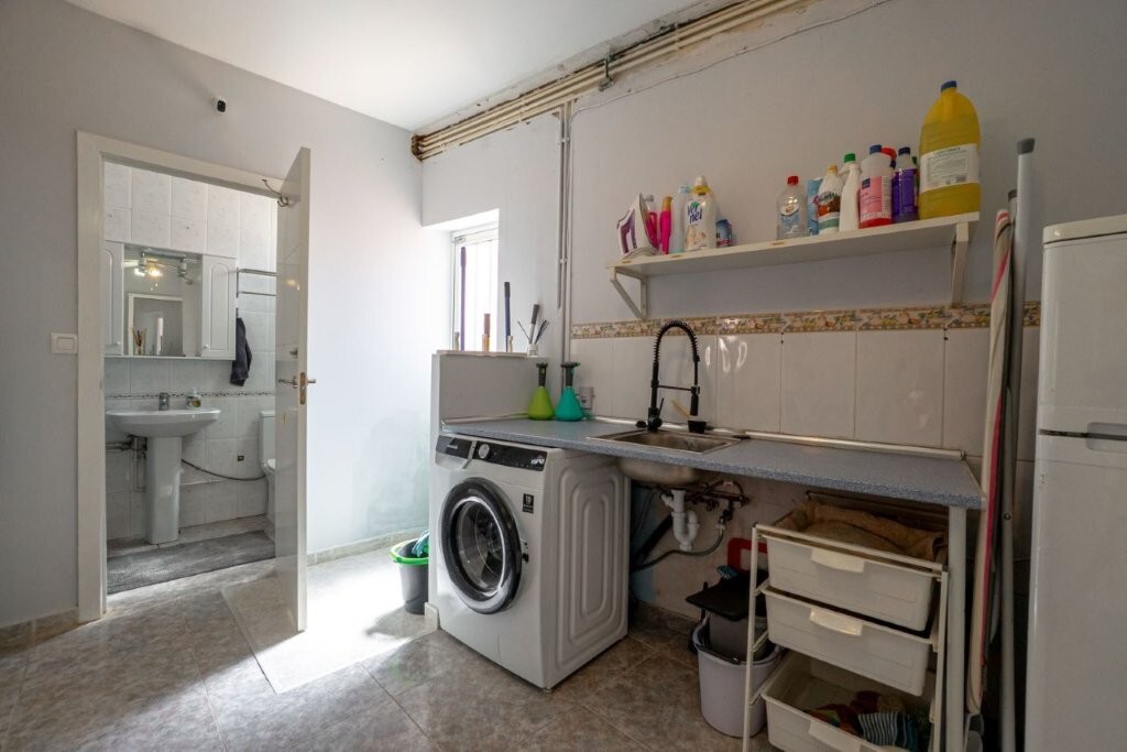 5-Bedroom House in Torrevieja - Image 29