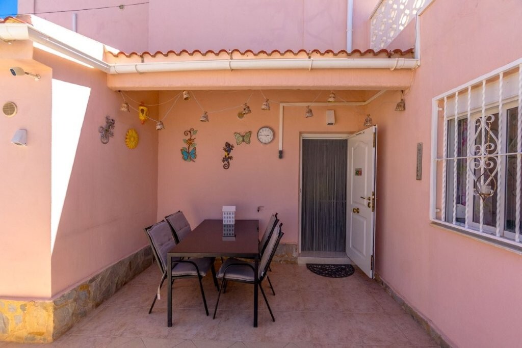 5-Bedroom House in Torrevieja - Image 7