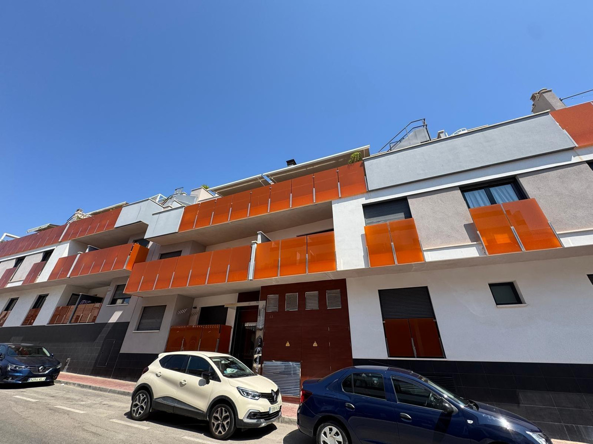 3-Bedroom Middle Floor Apartment in  Torrevieja | Sunny C... - Image 1
