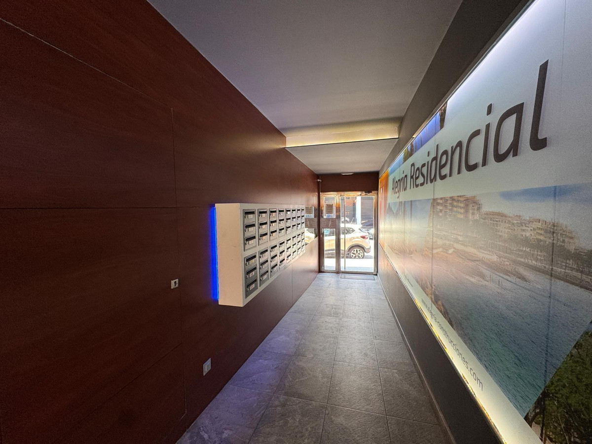 3-Bedroom Middle Floor Apartment in  Torrevieja | Sunny C... - Image 4