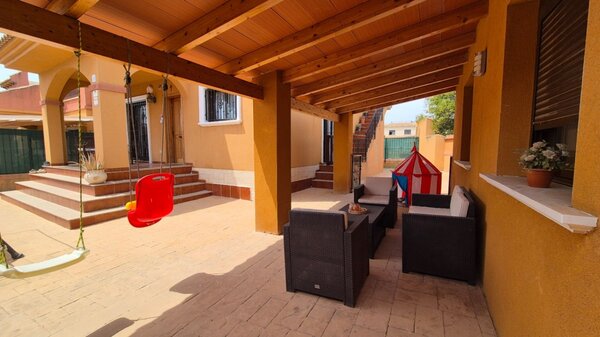 Villa de 2 Dormitorios en Aguas Nuevas, Torrevieja