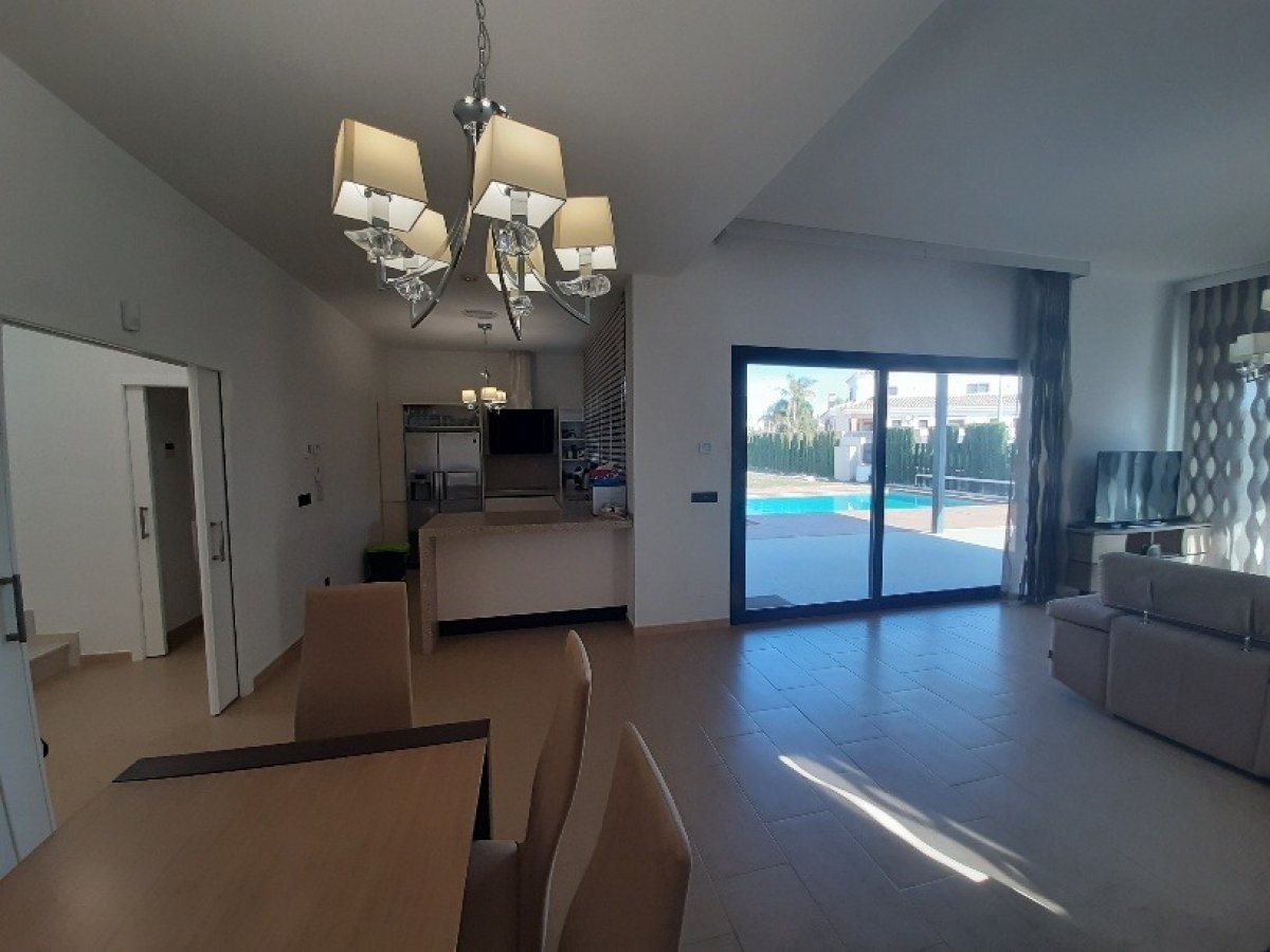 4-Bedroom Villa in Santiago de la Ribera - Image 23