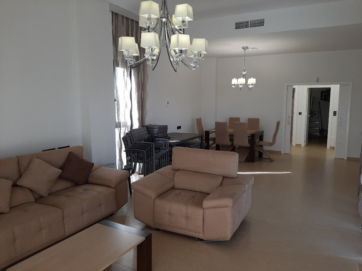 4-Bedroom Villa in Santiago de la Ribera - Image 25