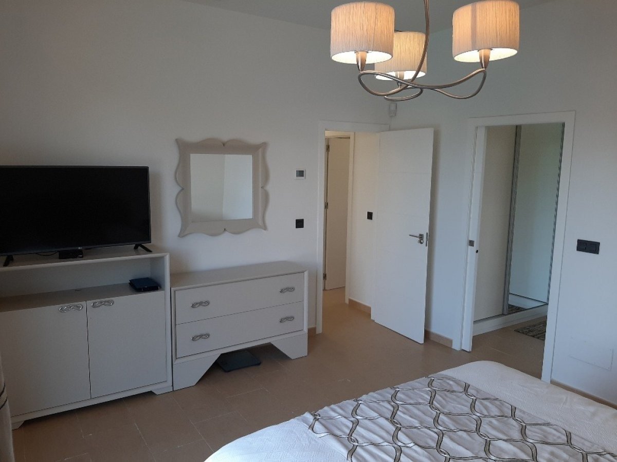 4-Bedroom Villa in Santiago de la Ribera - Image 37