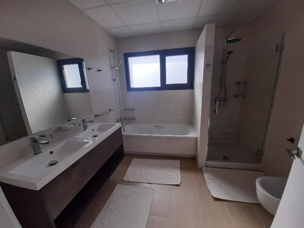 4-Bedroom Villa in Santiago de la Ribera - Image 77