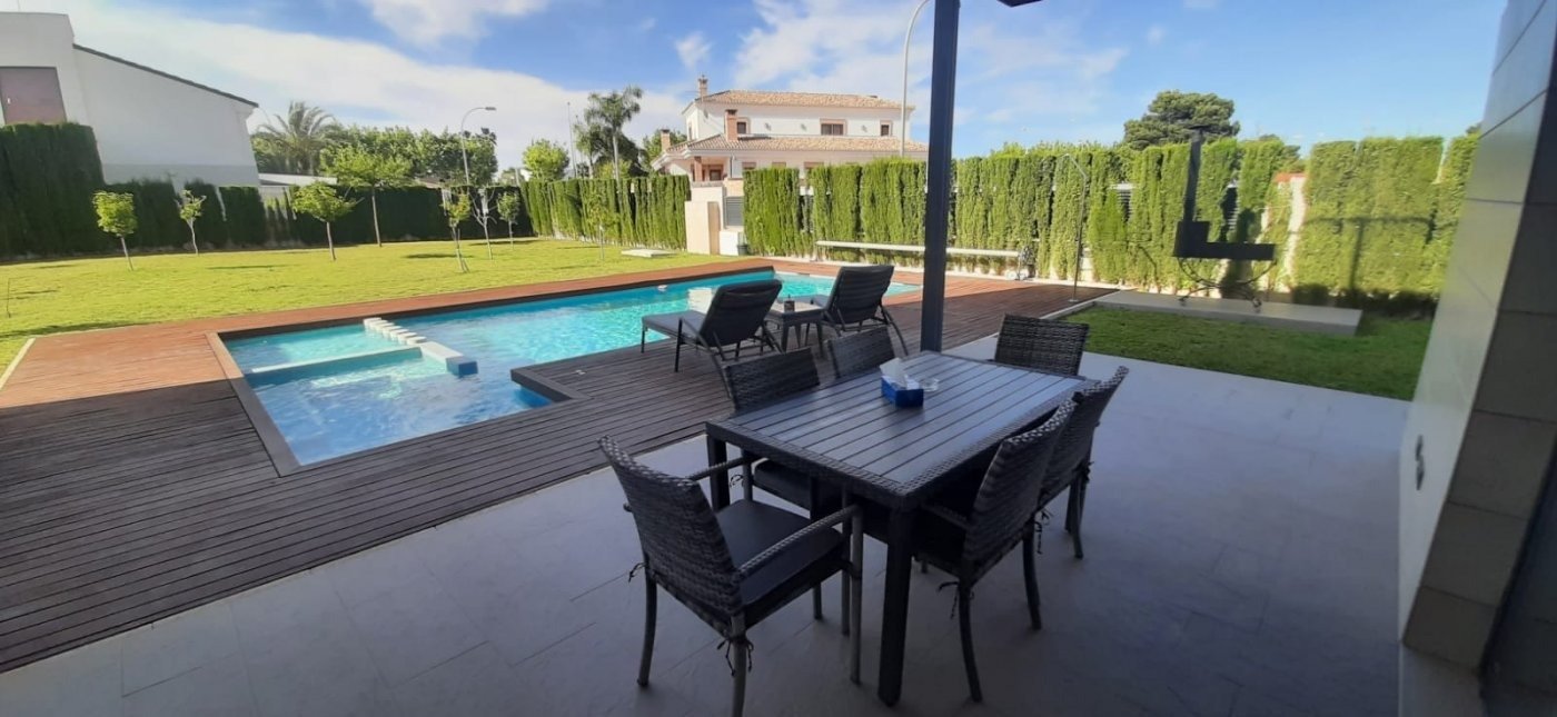 4-Bedroom Villa in Santiago de la Ribera - Image 79