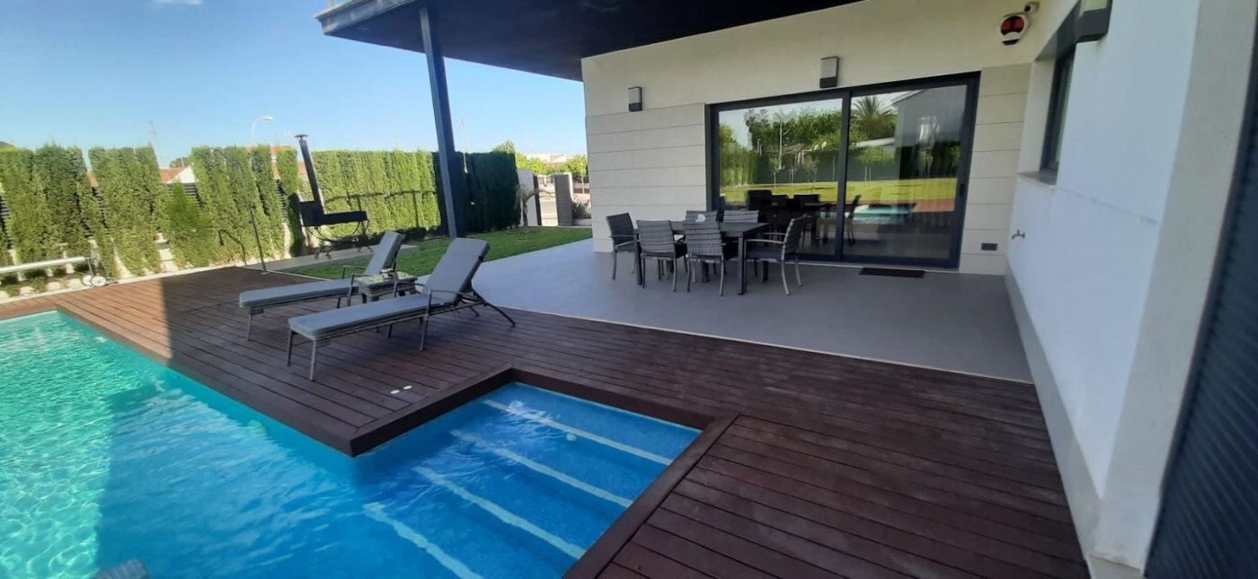 4-Bedroom Villa in Santiago de la Ribera - Image 9