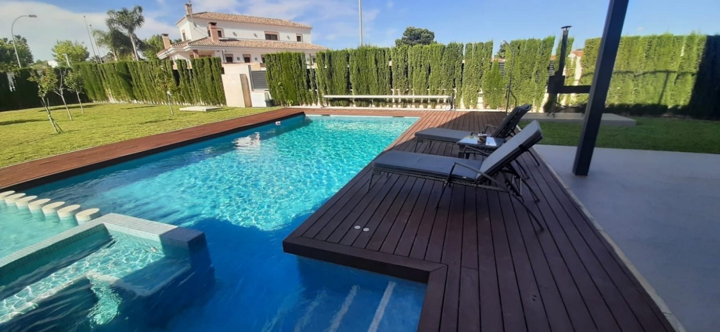 4-Bedroom Villa in Santiago de la Ribera - Image 11