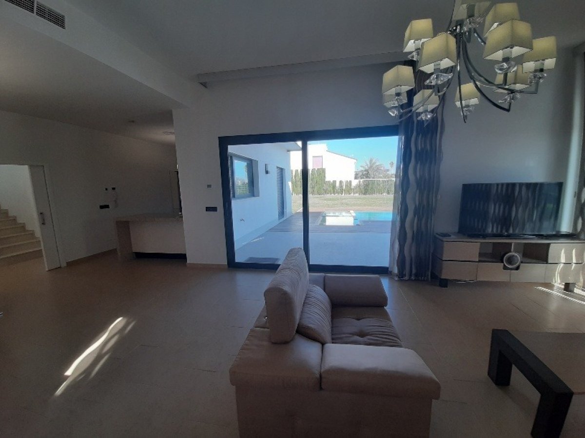 4-Bedroom Villa in Santiago de la Ribera - Image 15