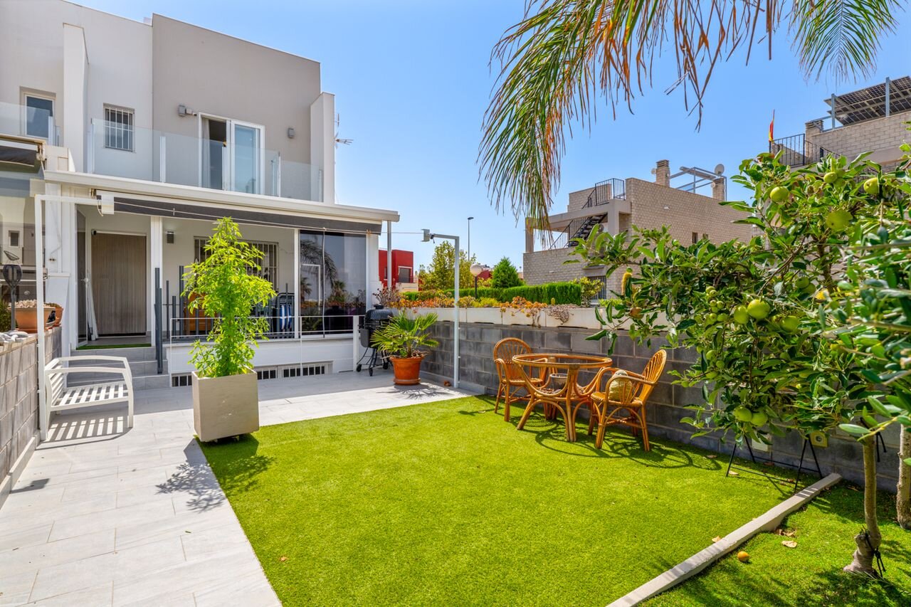4-Bedroom House in Aguas Nuevas, Torrevieja - Image 2