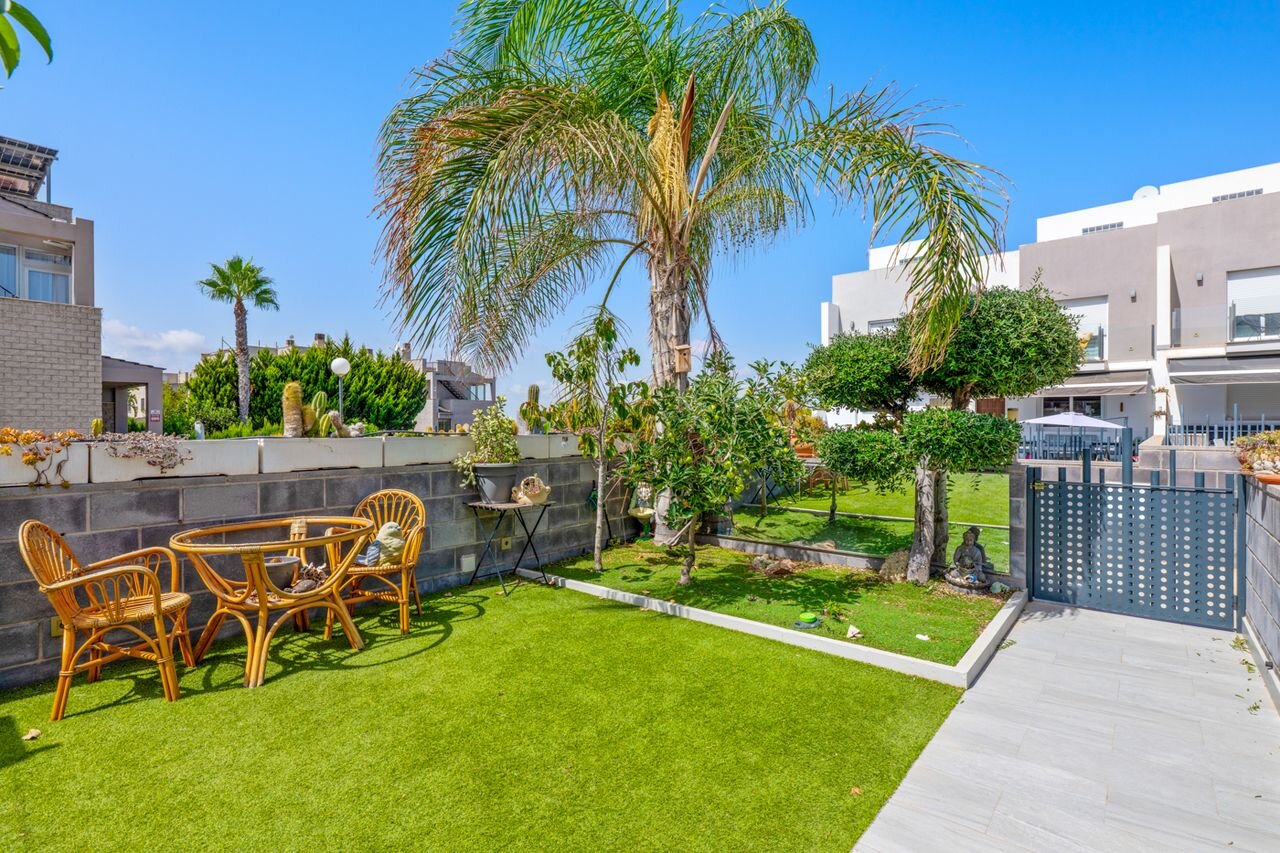 4-Bedroom House in Aguas Nuevas, Torrevieja - Image 3