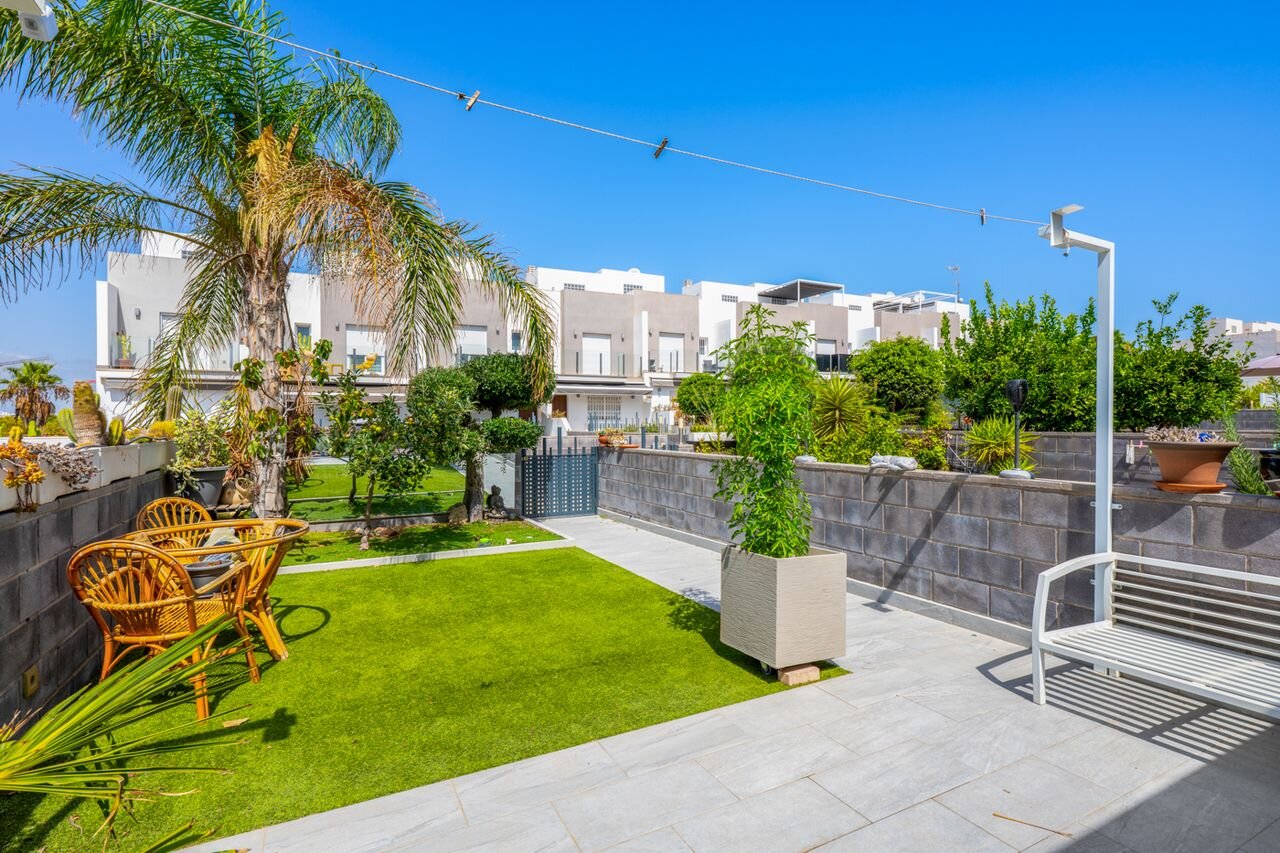 4-Bedroom House in Aguas Nuevas, Torrevieja - Image 35