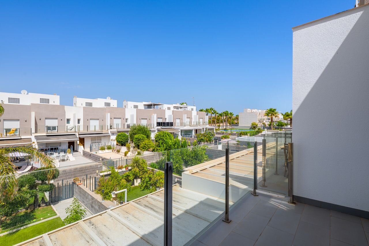 4-Bedroom House in Aguas Nuevas, Torrevieja - Image 37