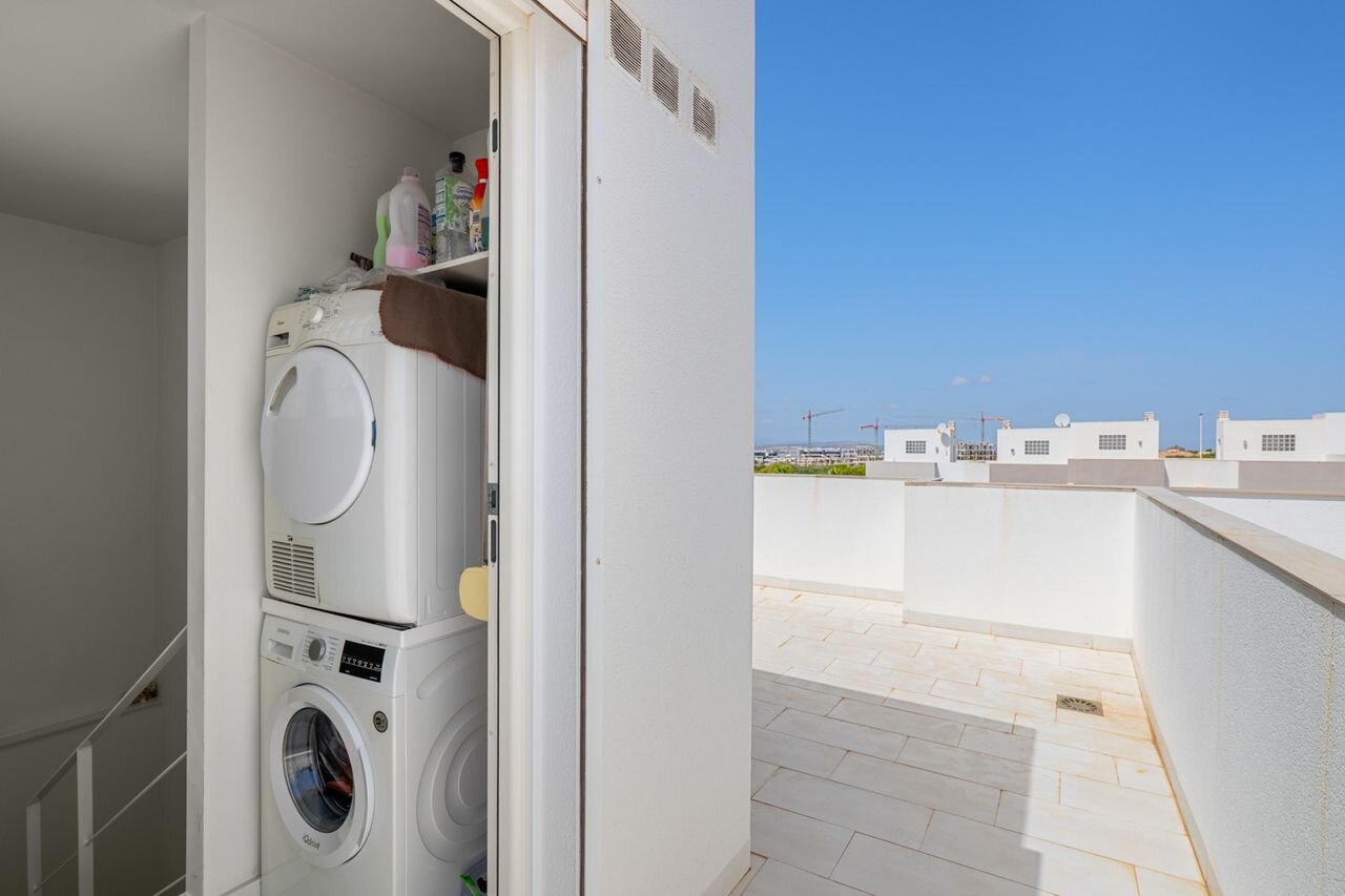 4-Bedroom House in Aguas Nuevas, Torrevieja - Image 39