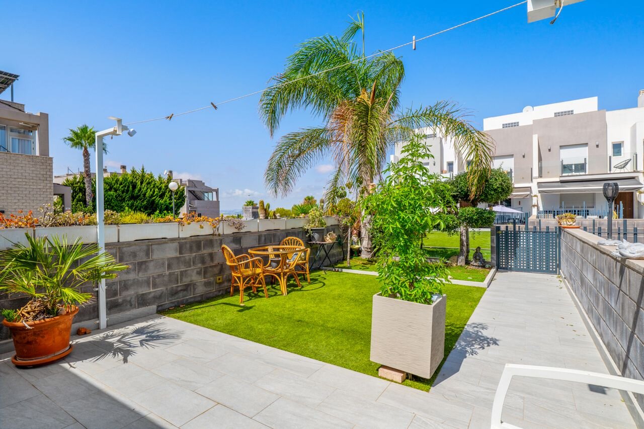 4-Bedroom House in Aguas Nuevas, Torrevieja - Image 4