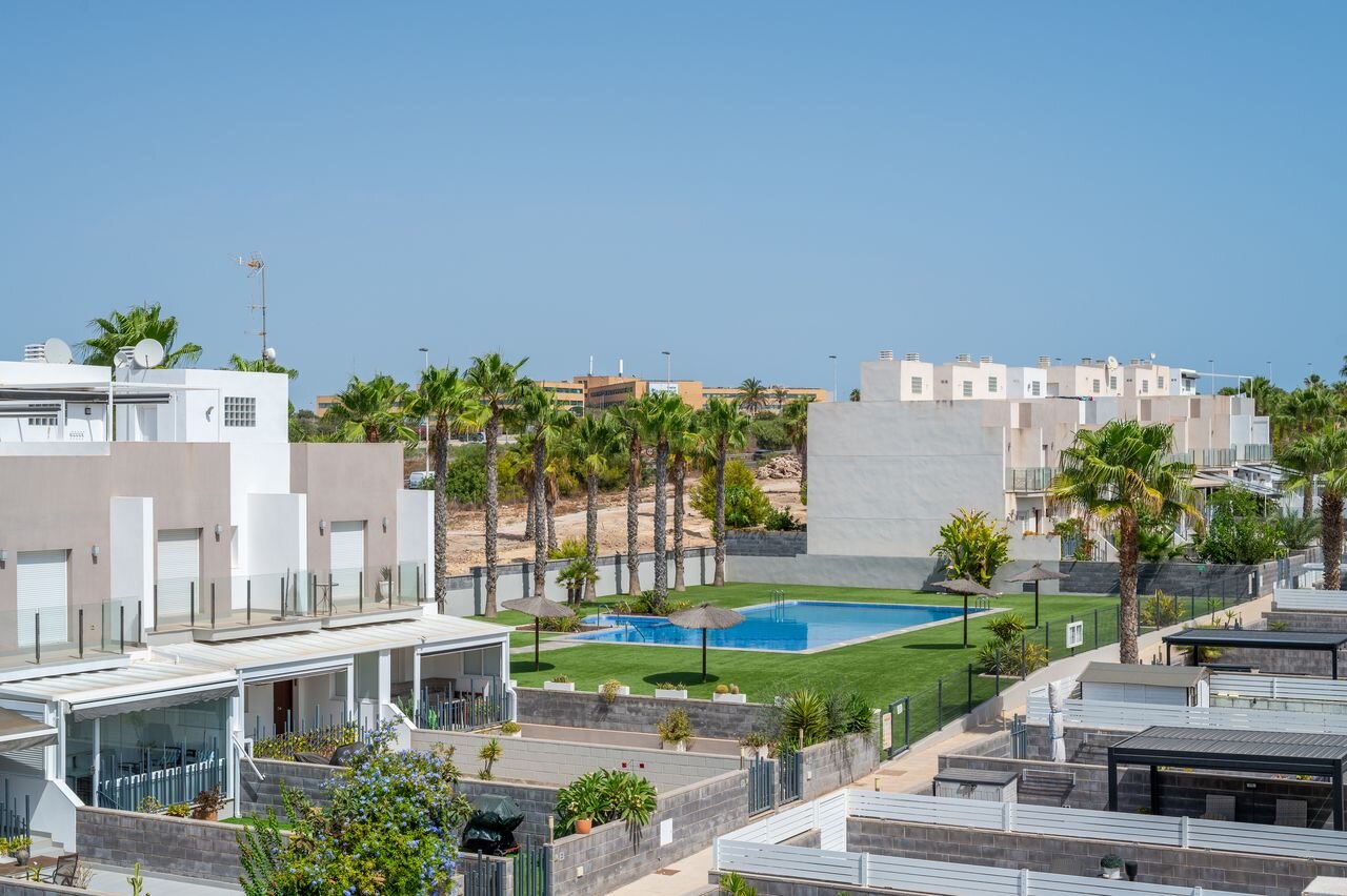 4-Bedroom House in Aguas Nuevas, Torrevieja - Image 6