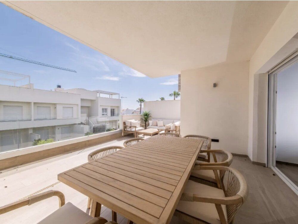 2-Bedroom Apartment in Comunidad Valenciana, Algorfa - Image 5