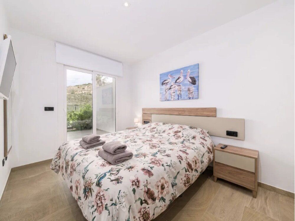 2-Bedroom Apartment in Comunidad Valenciana, Algorfa - Image 9