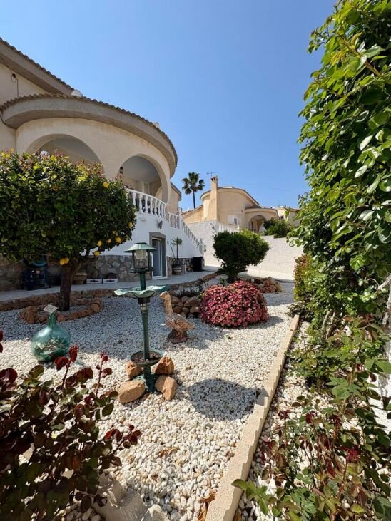 3-Bedroom Villa in Pueblo 5, Formentera del Segura - Image 2