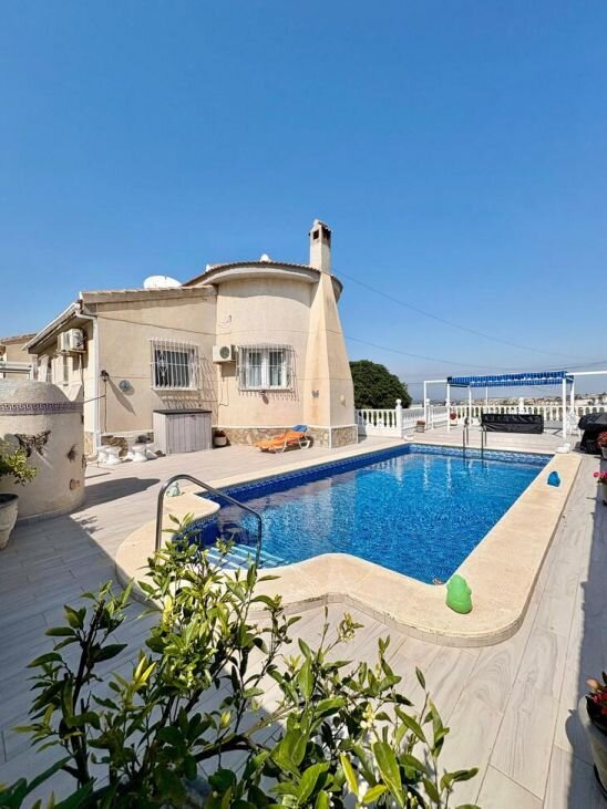 3-Bedroom Villa in Pueblo 5, Formentera del Segura - Image 4