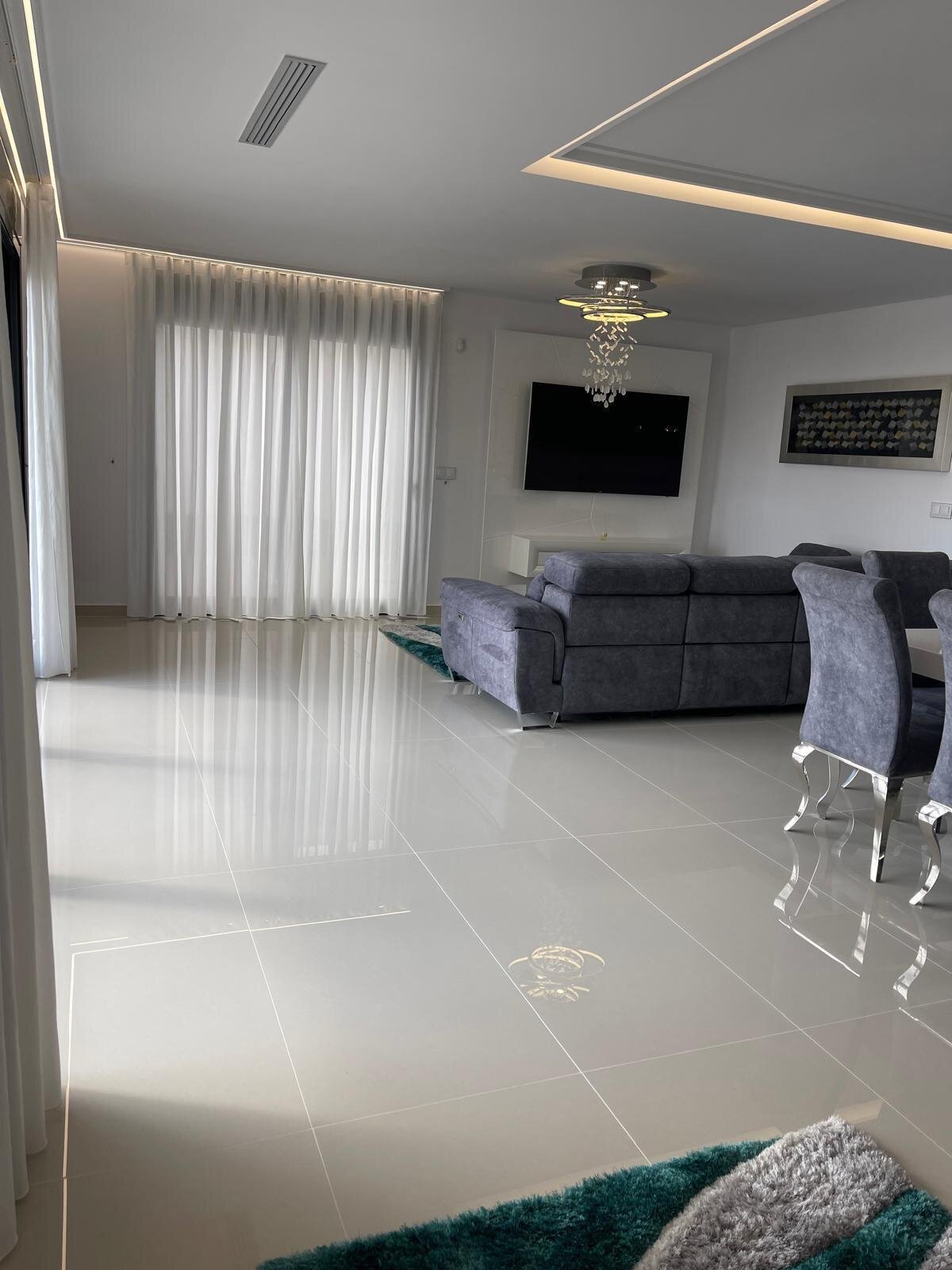 5-Bedroom Villa in Pueblo 9, San Miguel de Salinas - Image 3