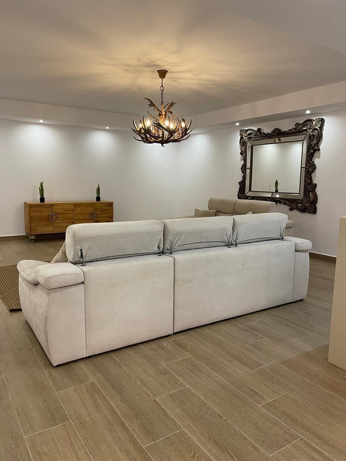 5-Bedroom Villa in Pueblo 9, San Miguel de Salinas - Image 43